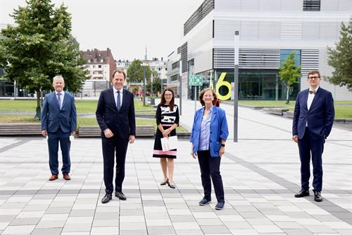 OB Dr. Keller (2. v. li) wurde am 8. Juli 2021 von Prof. Dr. Edeltraud Vomberg (2. v. re.) und ihren Kolleg*innen aus dem Präsidium an der HSD empfangen. Foto: Otto Schumacher